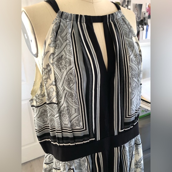 VINCE CAMUTO Maxi dress. - Picture 2 of 16